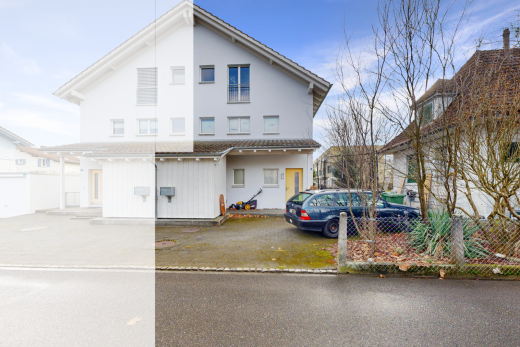 außenansicht mit parkplatz, zaun, day time, und property visible