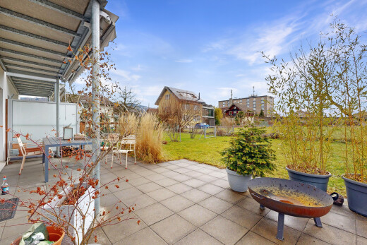 terrasse mit terrasse, from property, zaun, day time, und rasen