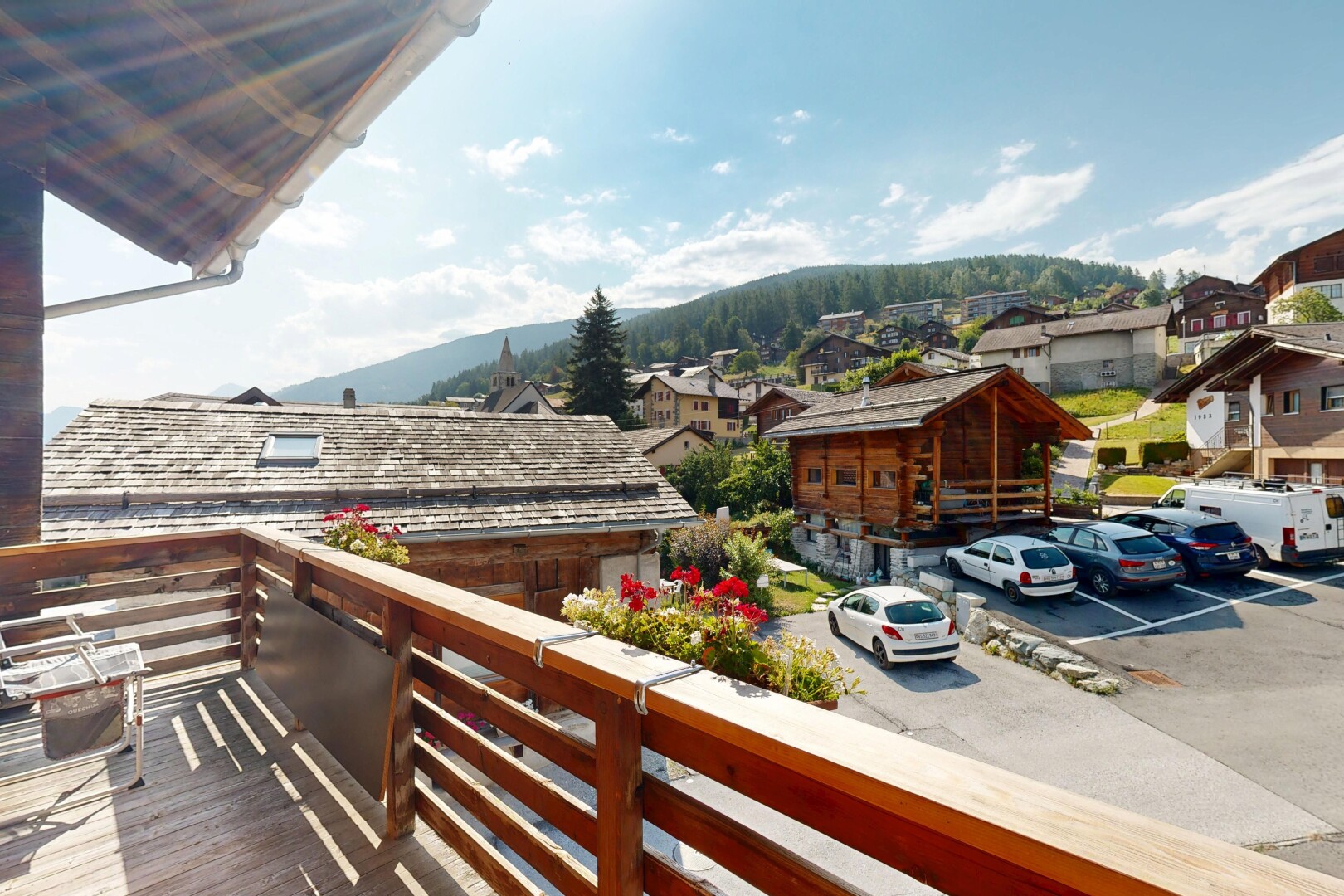balcon avec balcon, view focus, day time, from property, et parking lot view