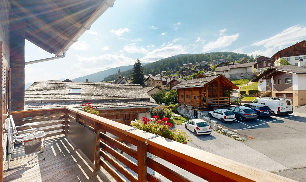 balcon avec balcon, view focus, day time, from property, et parking lot view