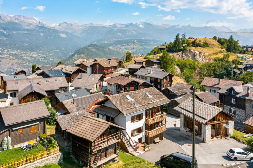 vue sur la montagne avec vue sur la montagne, mountain view, day time, vue résidentielle, et residential view
