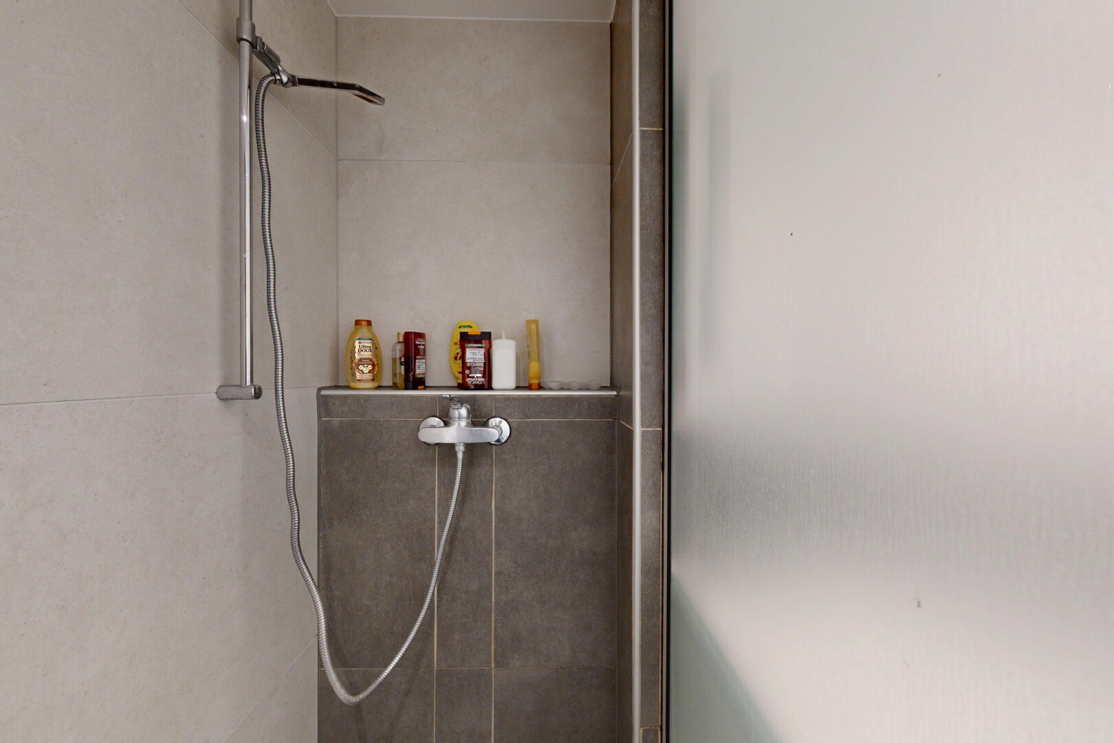bathroom with a tile shower