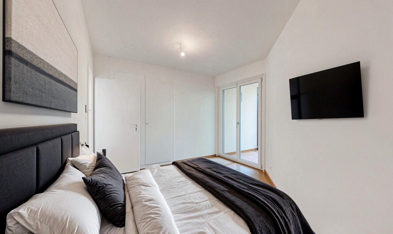 spare room featuring light wood-style flooring and baseboards