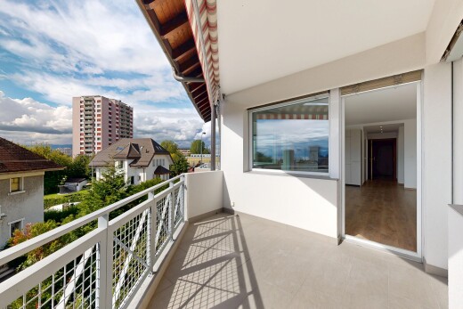 balkon mit balkon, day time, und from property