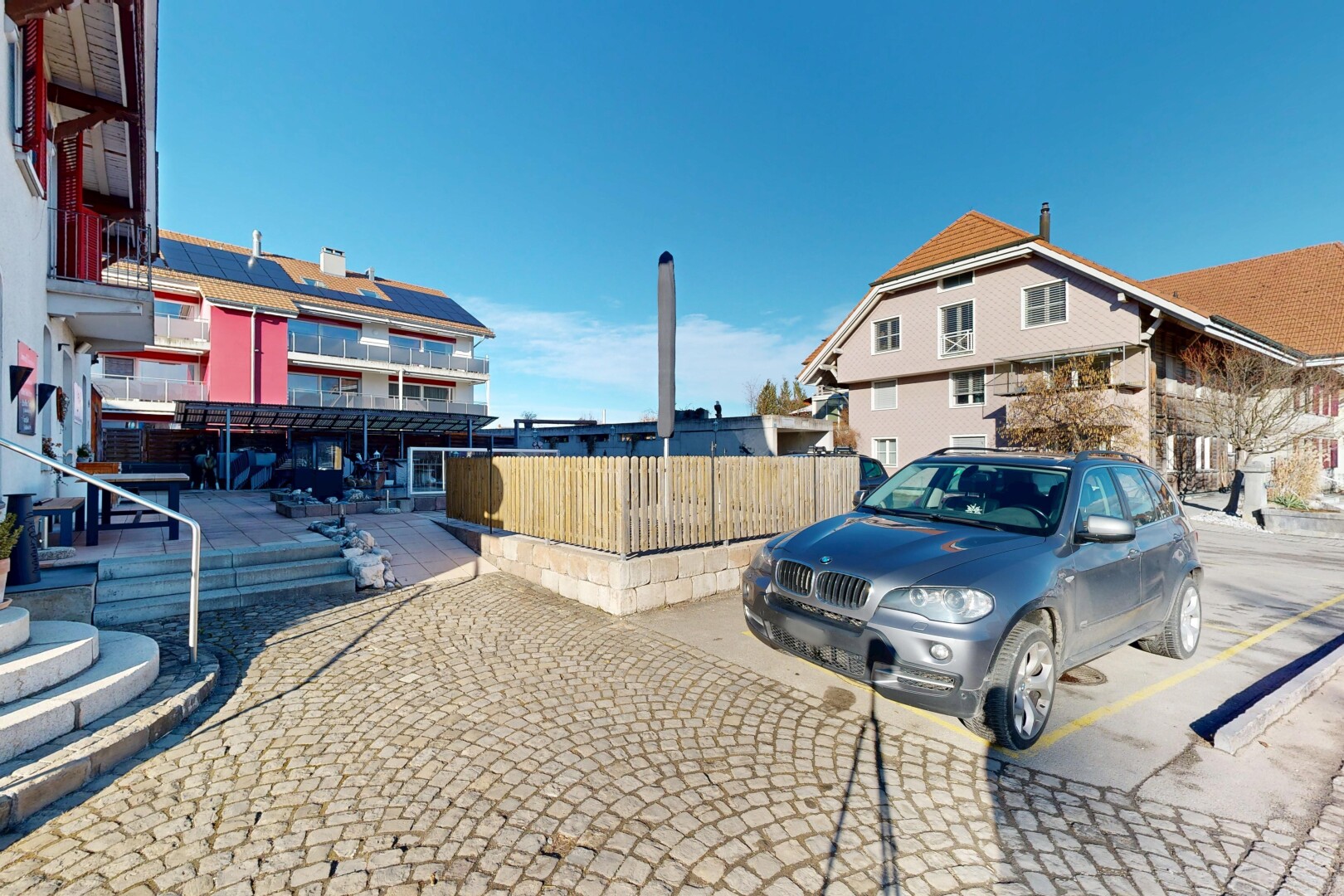 außenansicht mit day time, wohngebietblick, und residential view