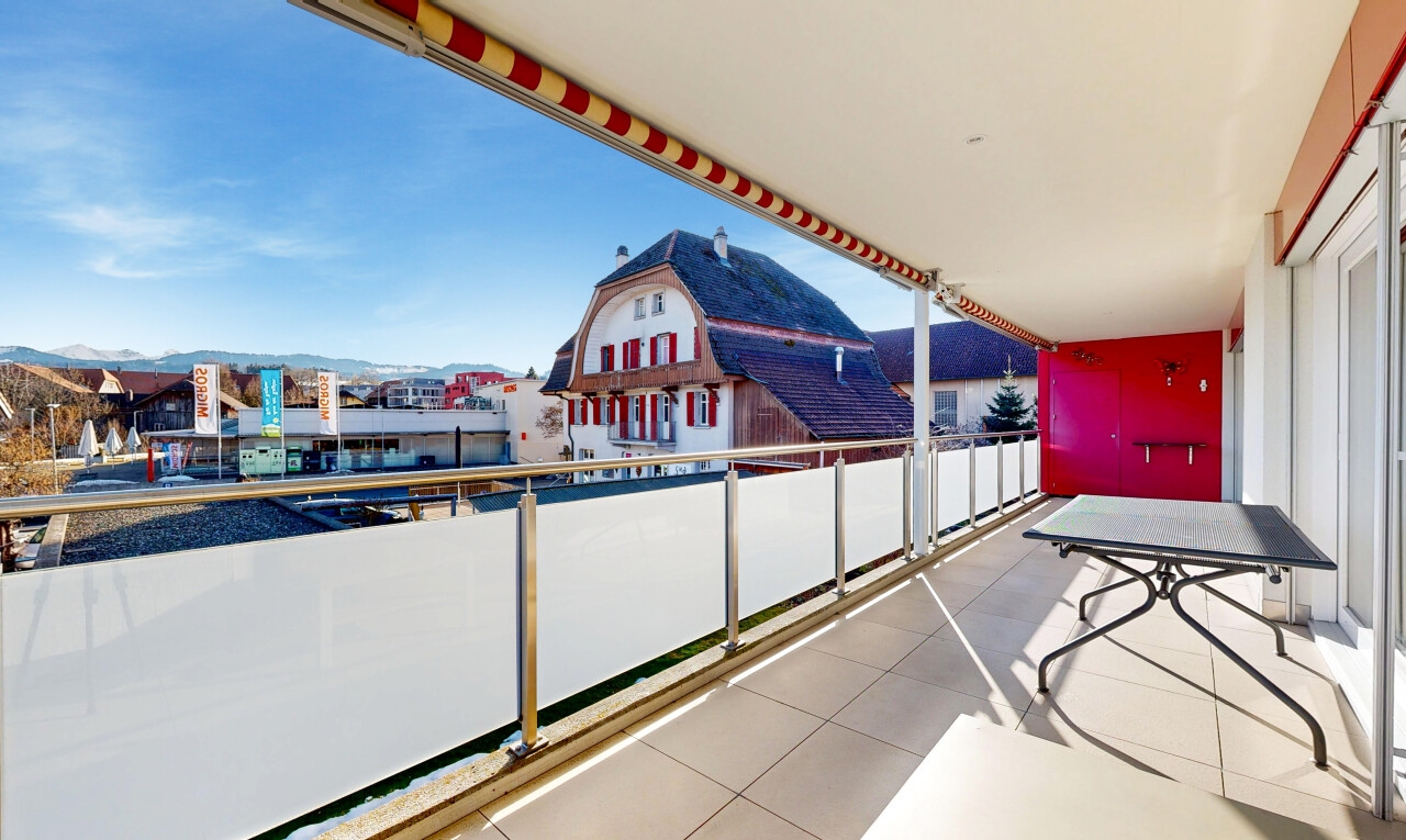 balkon mit from property, day time, und balkon