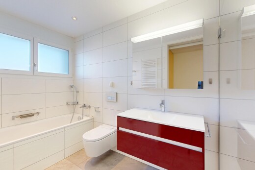 bad mit schminktisch, komplettes badezimmer, fliesenwand, tile wall, und inside property