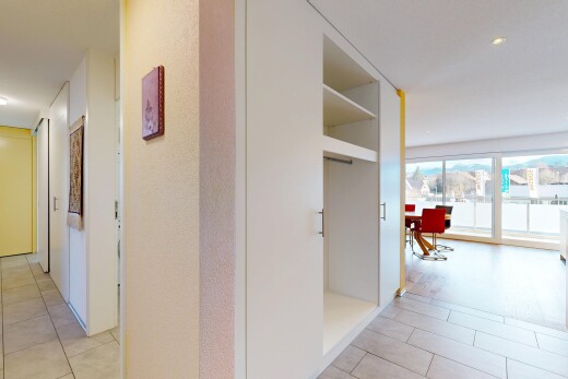 halle / korridor mit inside property, bürobereich, natürliches licht, natural light, und light floor