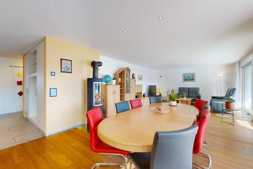 esszimmer mit holzfußboden, wood finish floor, inside community, gipskartonwand, und drywall