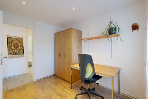 bureau avec sol en finition bois, wood finish floor, cloison sèche, drywall, et inside property
