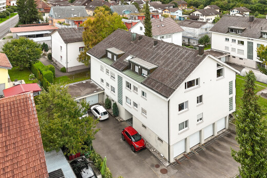 außenansicht mit drone view, residential view, wohngebietblick, stuckverkleidung, und garage
