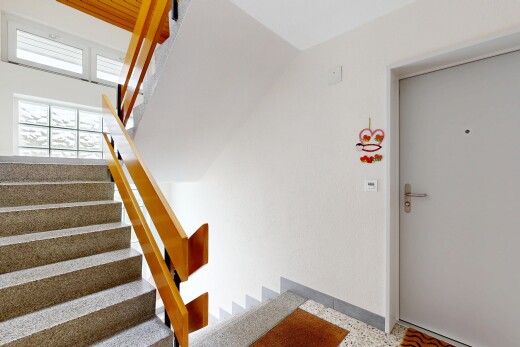 treppe mit aggregate floor, terrazzoboden, inside property, drywall, und gipskartonwand