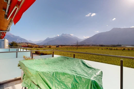 balcon avec view focus, from property, mountain view, vue sur la montagne, et day time