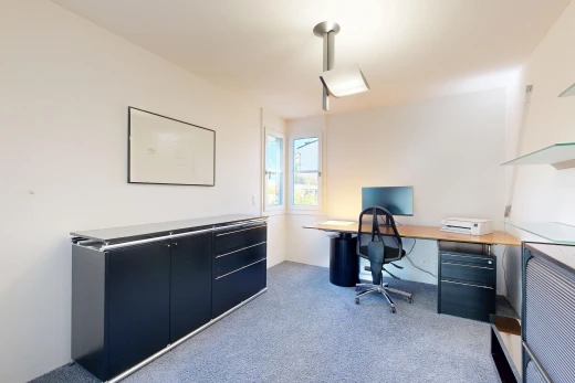 büro mit drywall, gipskartonwand, carpet, teppich, und natürliches licht