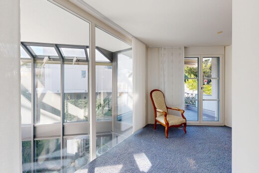 espace intérieur avec carpet, moquette, et inside property