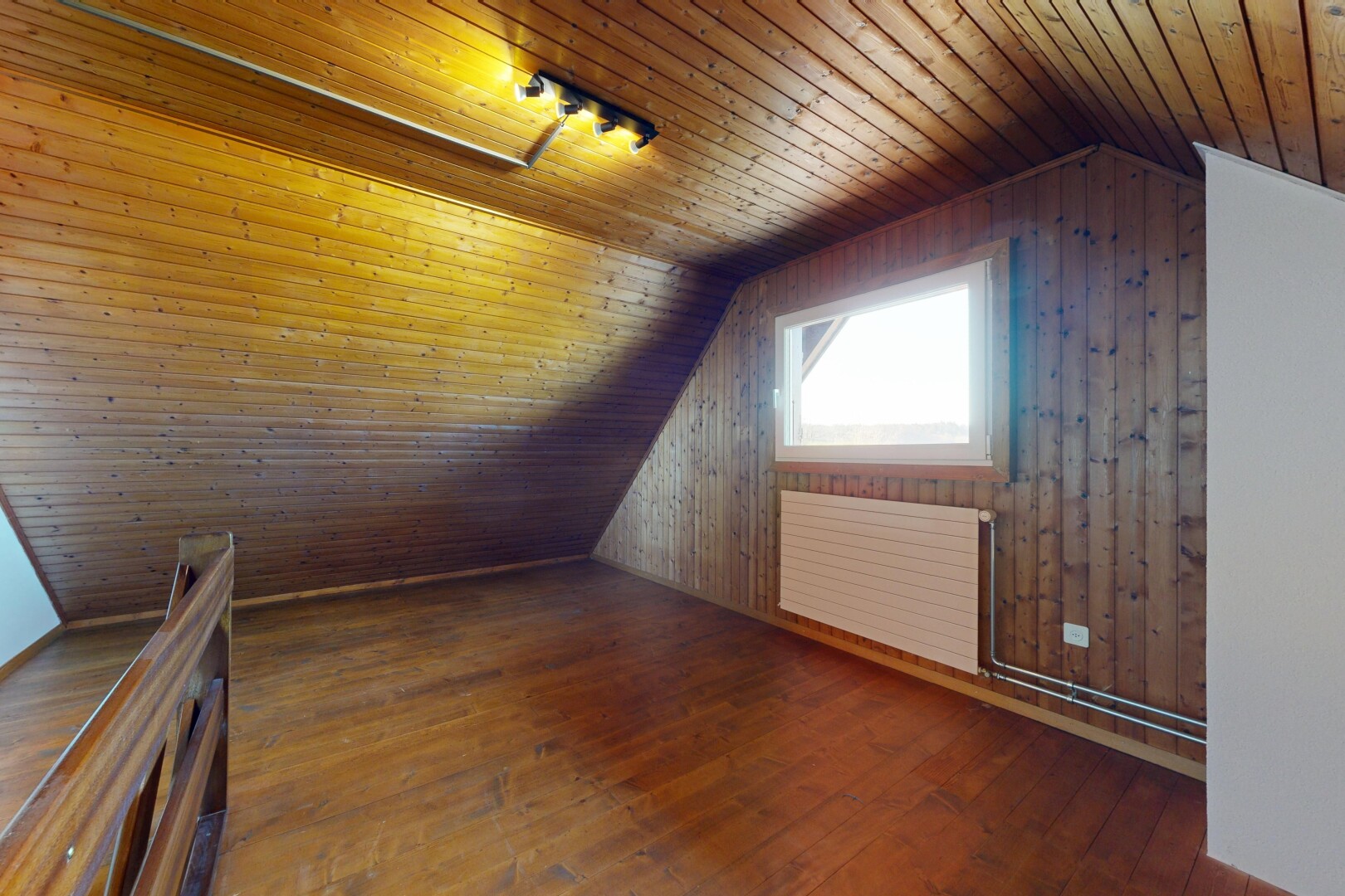leerer raum mit holzwand, wood wall, holzdecke, wood ceiling, und holzfußboden
