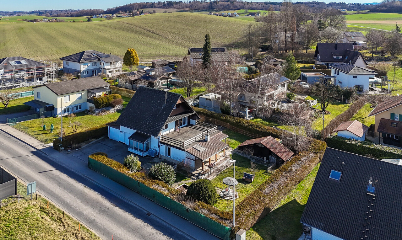 außenansicht mit garage, terrasse, day time, ländliche aussicht, und rural view