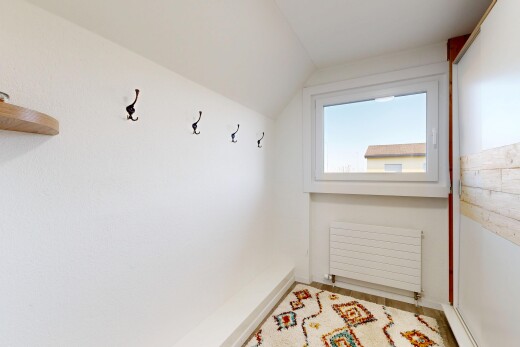 leerer raum mit kühler, dachschräge, vaulted ceiling, gipskartonwand, und drywall