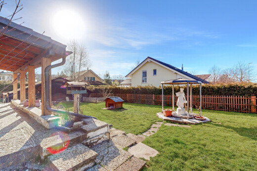 jardin avec pelouse, terrasse, day time, from property, et clôture