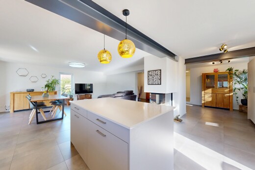 küche mit gipskartonwand, drywall, kücheninsel, kitchen island, und pendelleuchte