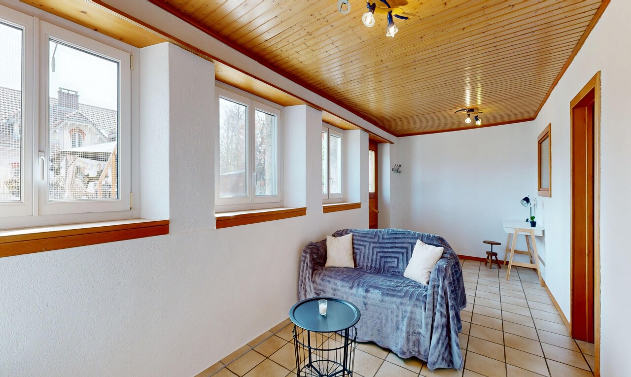 salon avec natural light, lumière naturelle, inside property, drywall, et cloison sèche