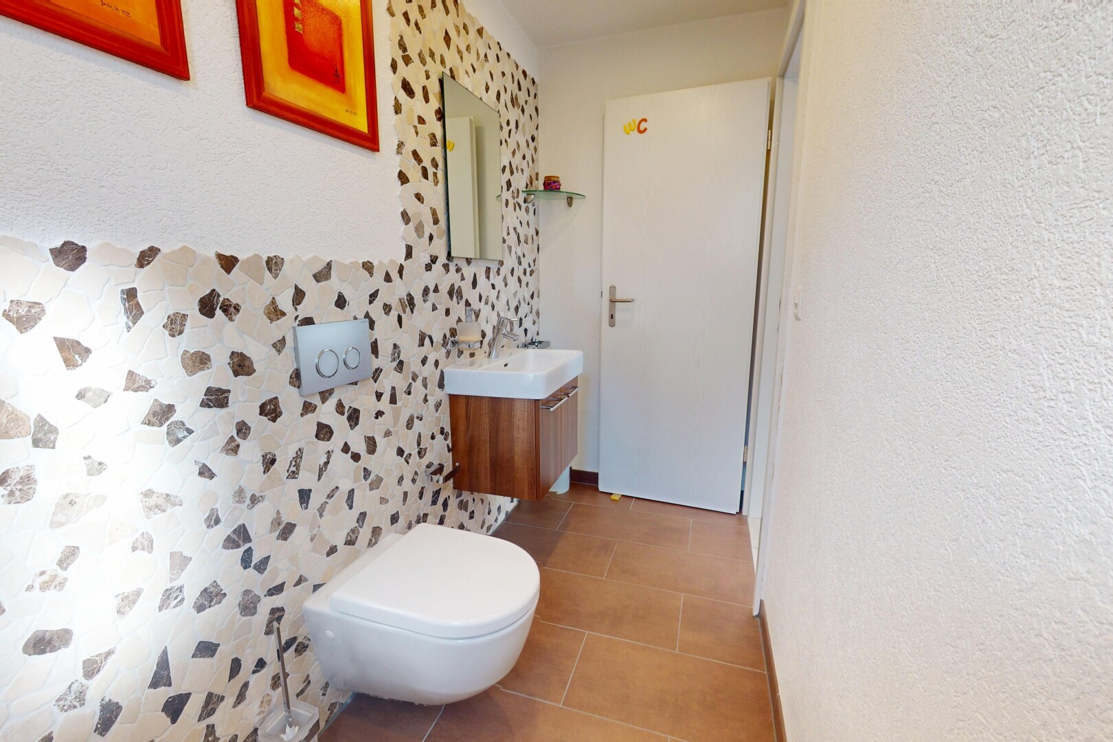 bad mit schminktisch, fliesenboden, tile floor, toilette, und spiegel