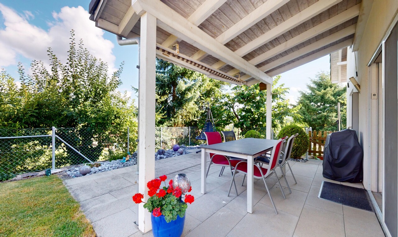 terrasse mit terrasse, from property, zaun, essbereich im freien, und day time
