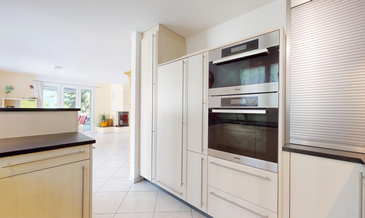 küche mit doppel backofen, tile floor, fliesenboden, arbeitsplatten, und inside property