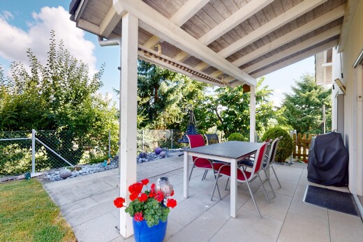 terrasse mit terrasse, from property, zaun, essbereich im freien, und day time