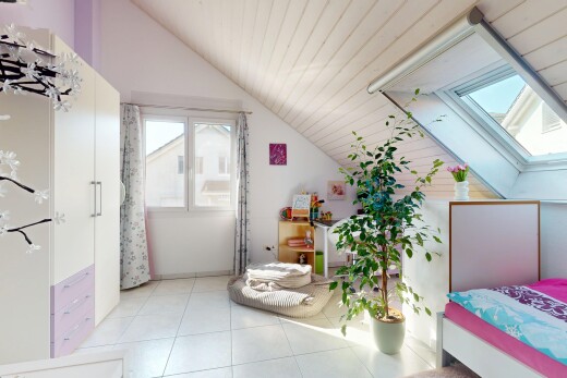 zimmer / schlafzimmer mit dachschräge, vaulted ceiling, zusätzliches zimmer, inside property, und natürliches licht