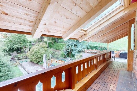 balkon mit deck