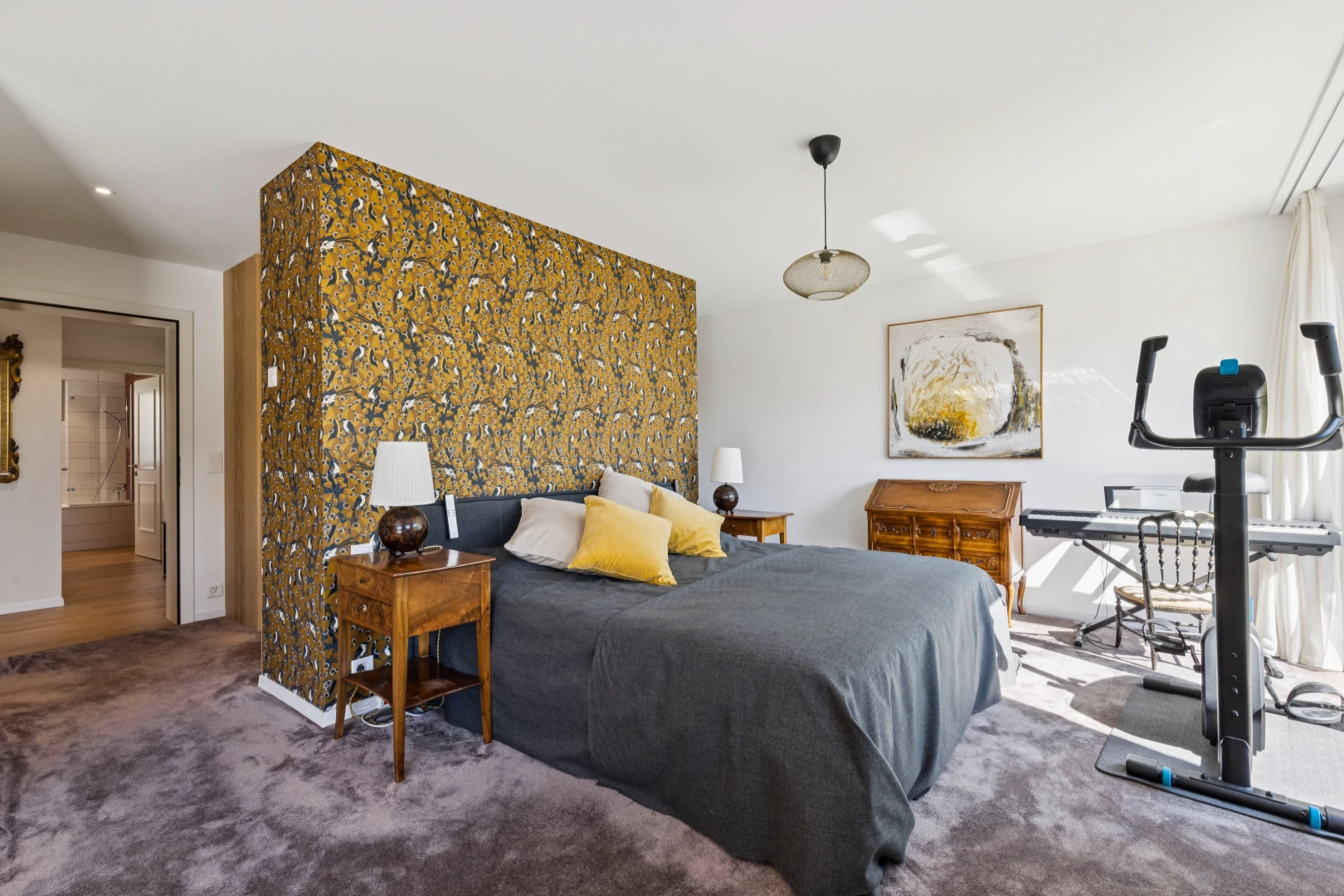 chambre avec cloison sèche, drywall, moquette, carpet, et inside property
