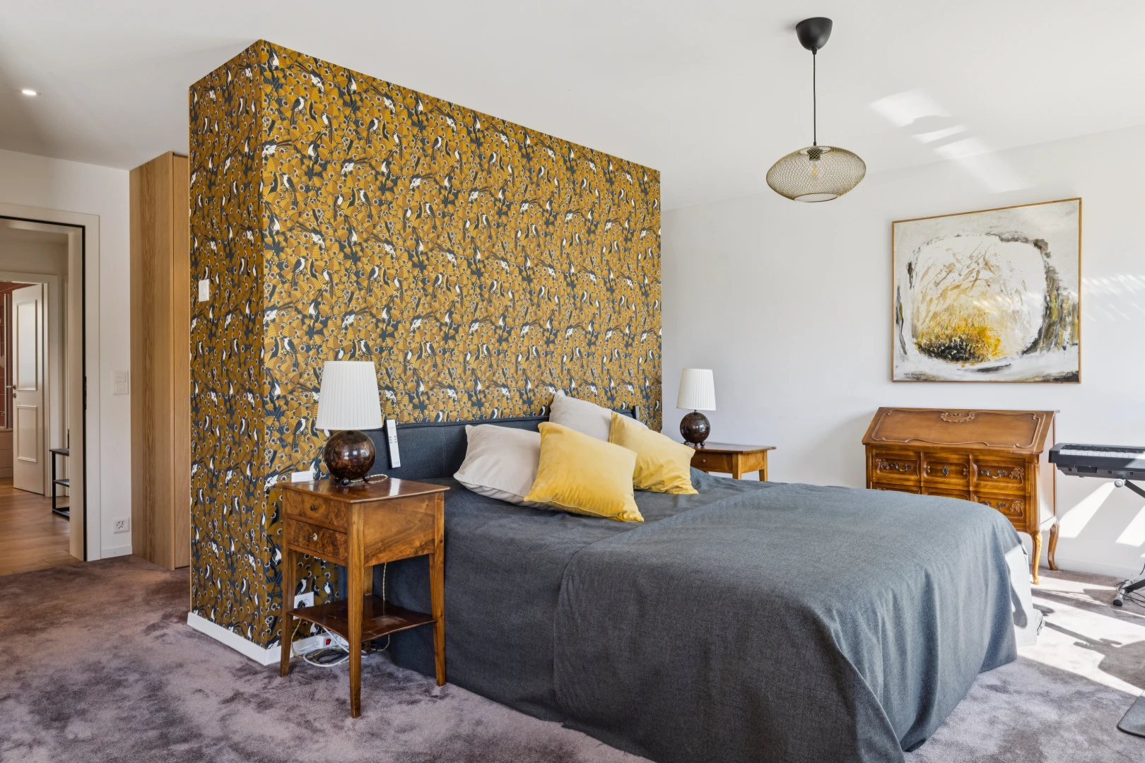 chambre avec accent wall, mur d'accent, drywall, cloison sèche, et carpet