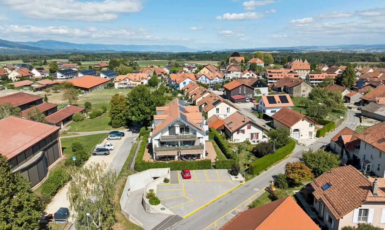 façade avec day time, residential view, vue résidentielle, et neighborhood view