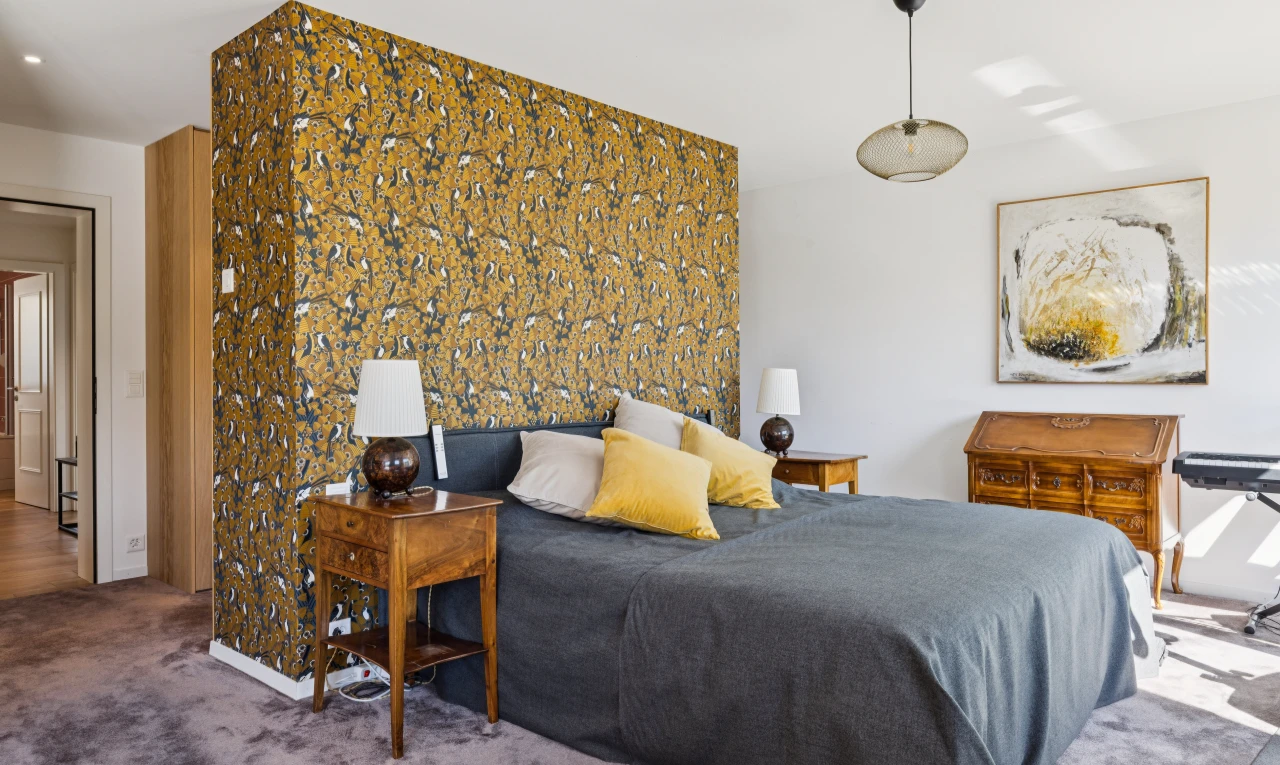 chambre avec accent wall, mur d'accent, drywall, cloison sèche, et carpet