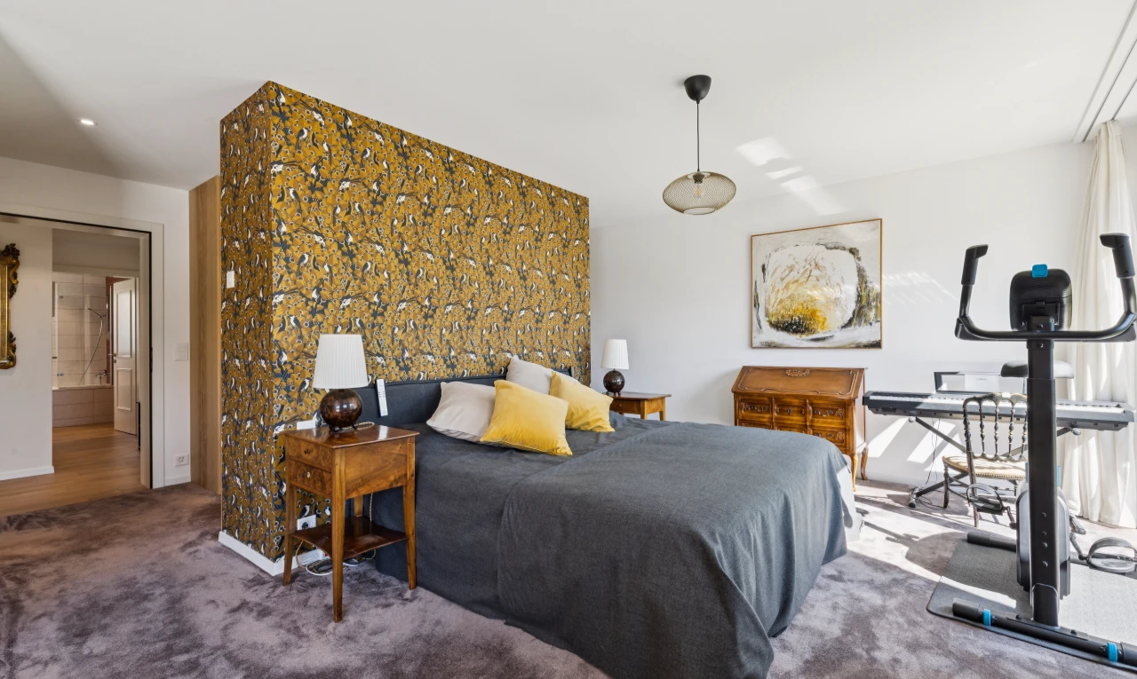 chambre avec cloison sèche, drywall, moquette, carpet, et inside property