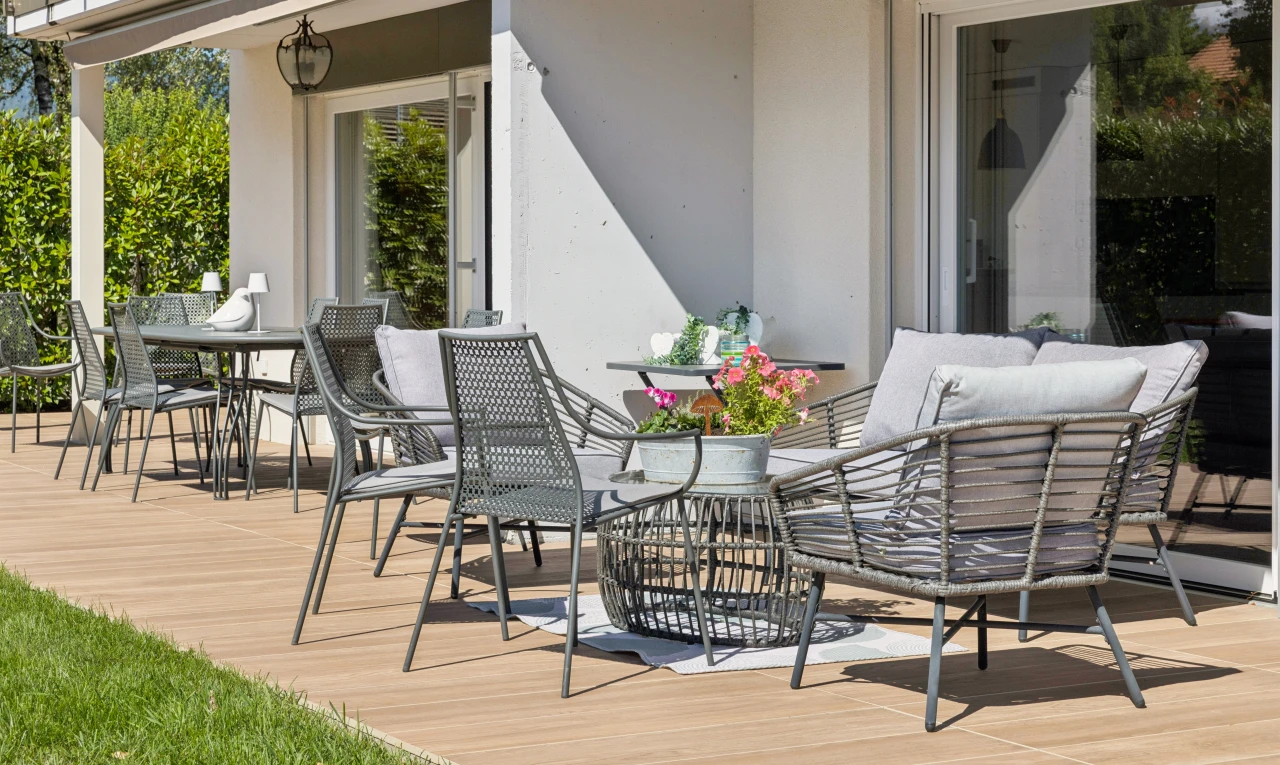 terrasse avec terrasse et coin repas extérieur