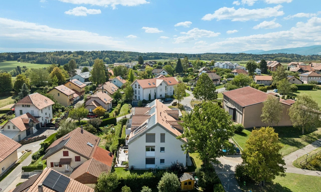 façade avec neighborhood view, residential view, vue résidentielle, et day time