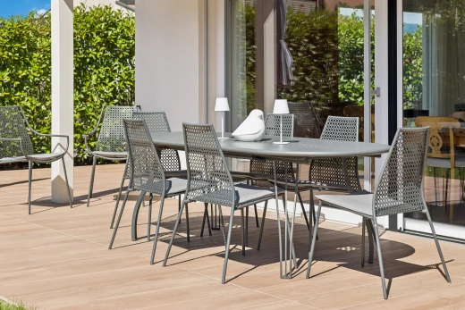 terrasse avec coin repas extérieur et day time