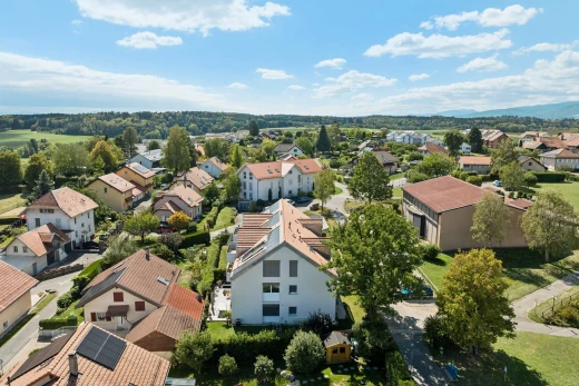 façade avec neighborhood view, residential view, vue résidentielle, et day time
