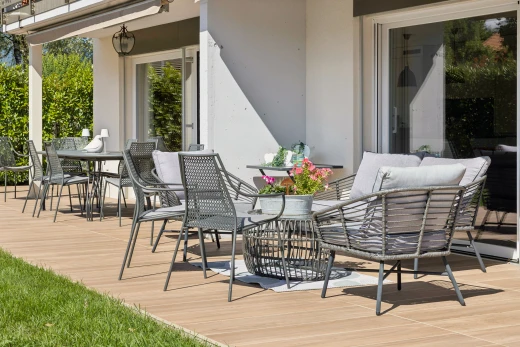 terrasse avec terrasse et coin repas extérieur