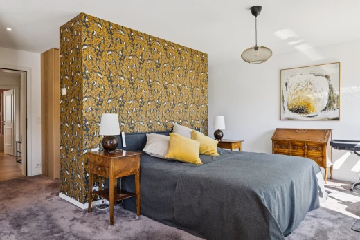 chambre avec accent wall, mur d'accent, drywall, cloison sèche, et carpet