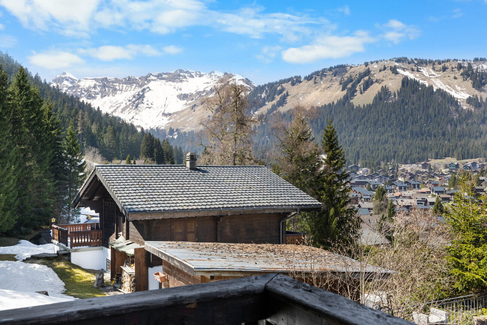 façade avec day time, vue sur la montagne, mountain view, from property, et cheminée