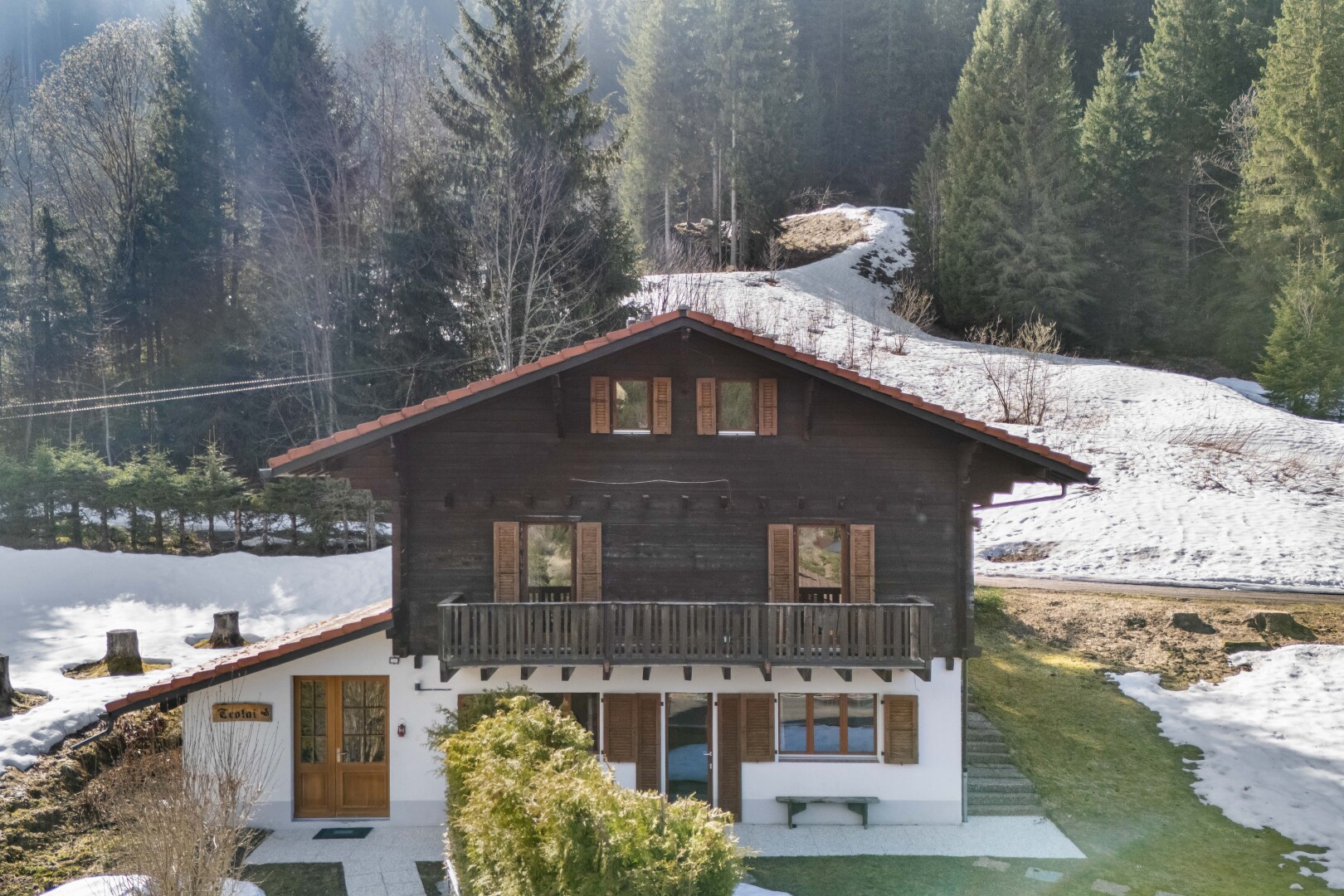 façade avec snow, property visible, bardage horizontal, balcon, et bardage en bois