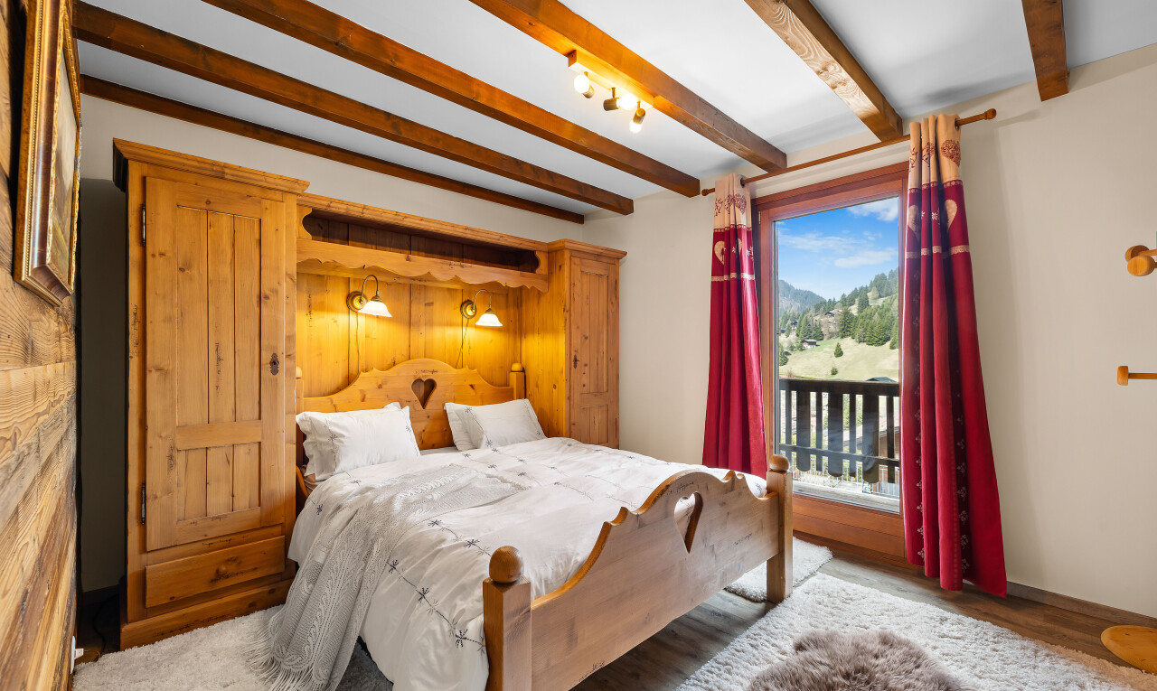 chambre avec day time, lumière naturelle, natural light, cloison sèche, et drywall