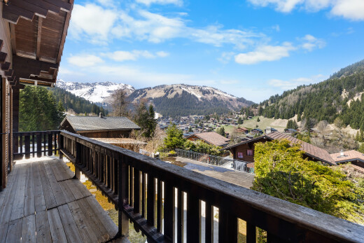 balcon avec vue sur la montagne, mountain view, from property, day time, et balcon