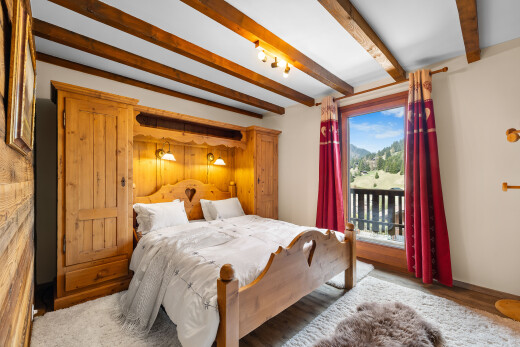 chambre avec day time, lumière naturelle, natural light, cloison sèche, et drywall