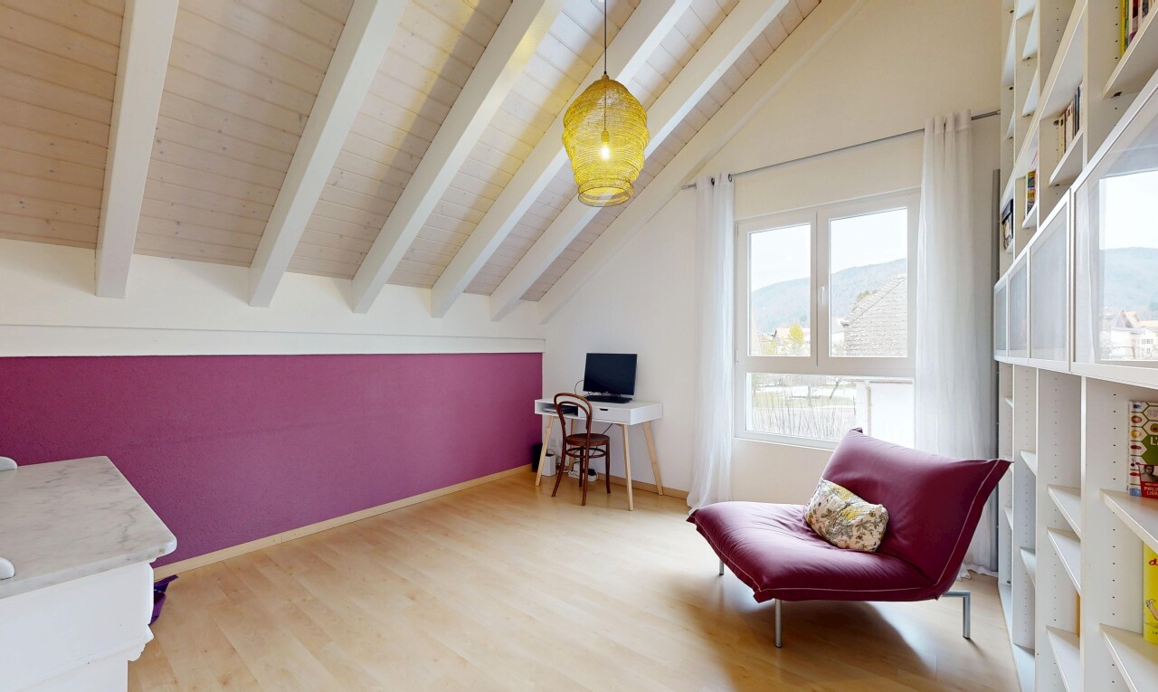 wohnzimmer mit holzfußboden, wood finish floor, inside community, gipskartonwand, und drywall