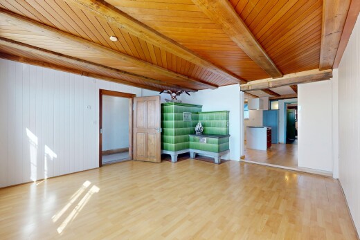 leerer raum mit holzfußboden, wood finish floor, balkendecke, beamed ceiling, und inside property