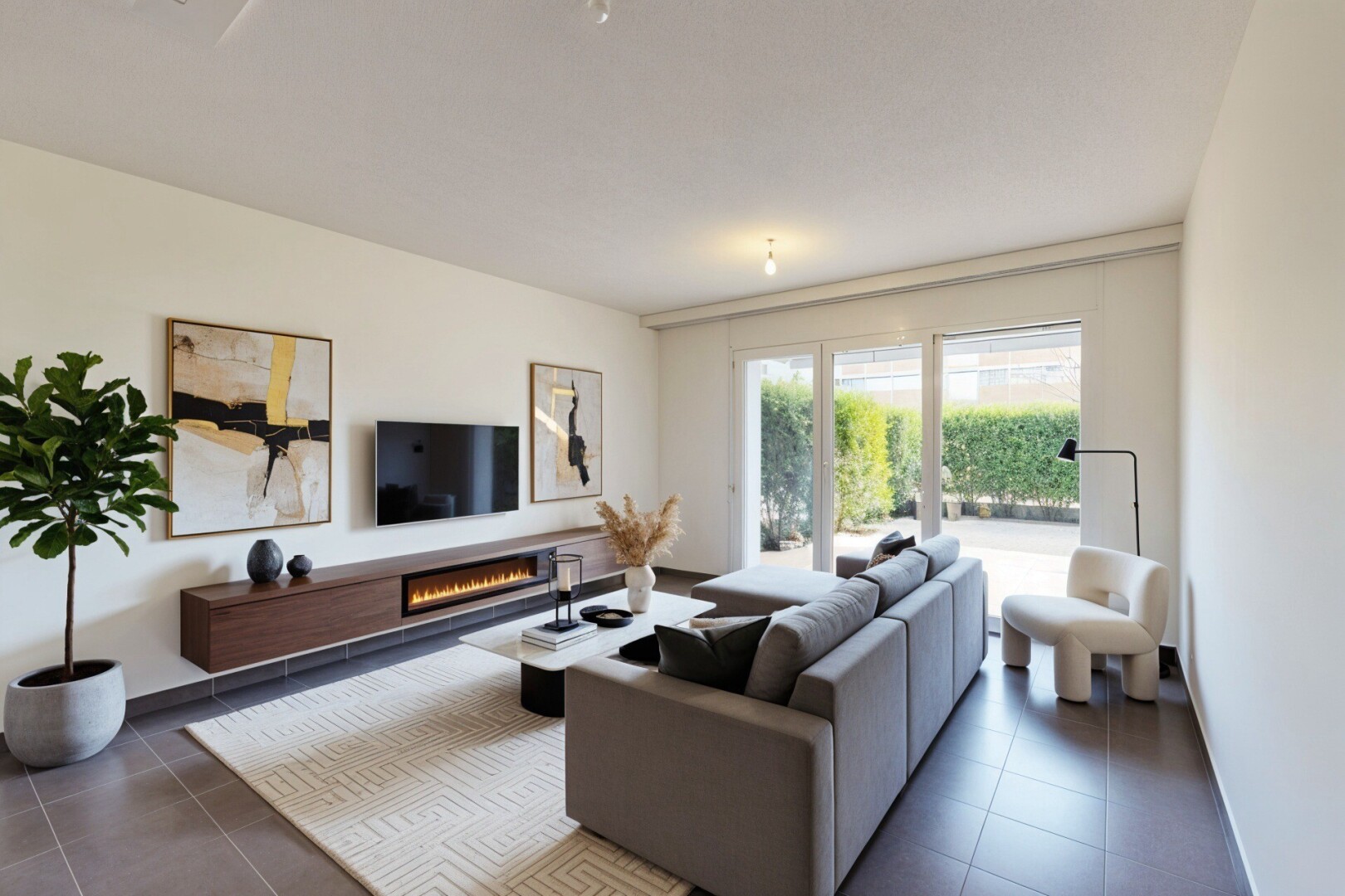pièce vide avec natural light, lumière naturelle, drywall, cloison sèche, et inside property